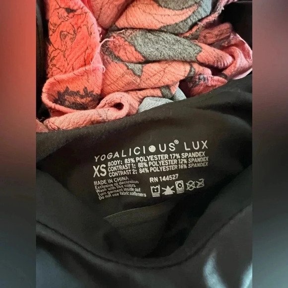 Yogalicious Lux - Padded Sports Bra - Picture 2 of 4